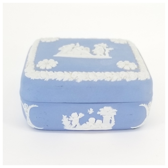 Wedgewood Blue Jasperware Trinket Box - Picture 5 of 7